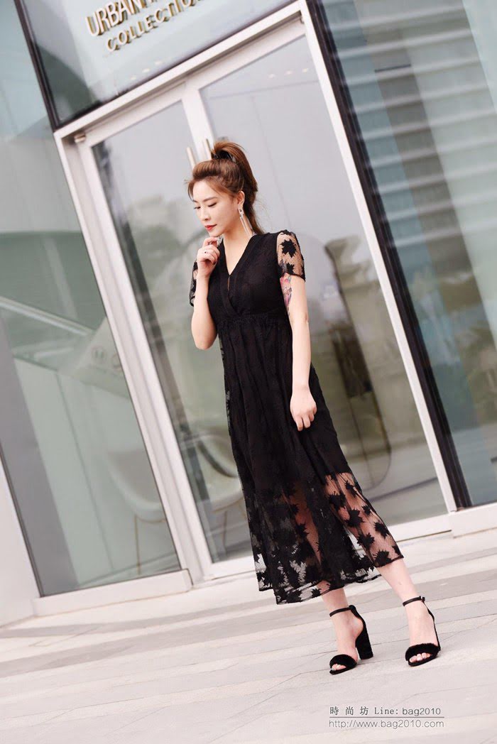 Chanel香奈兒 法國專櫃同步新款 2019新款 蕾絲鉤花 性感V領 X型收腰展擺 古典氣質 女連衣裙  xly1156
